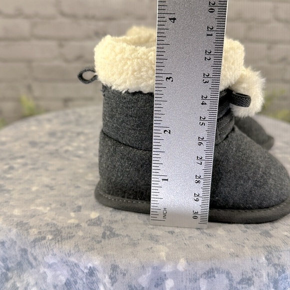 Carter’s Gray Fabric Fur Collar Pom-Pom Soft Booties - Baby 3-6 months🩶EUC - Picture 8 of 10
